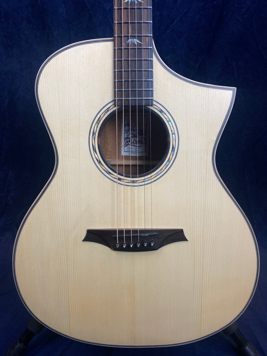 Bromo Tahoma Acoustic Guitar Spruce Top Mahogany B